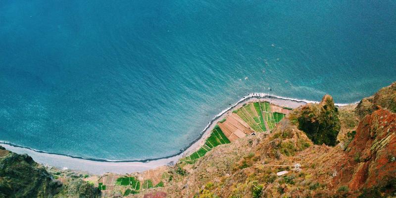 中国佳美18:当工业风美学邂逅科学护肤,重新定义美妆新范式