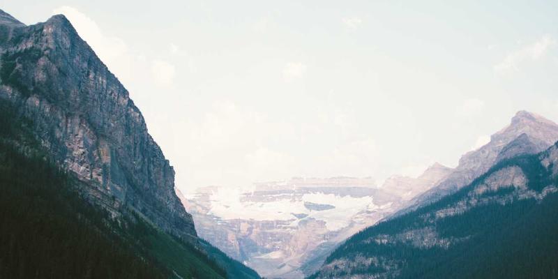 中国佳美2:当工业风美学碰撞彩妆艺术,重新定义美容产品新范式