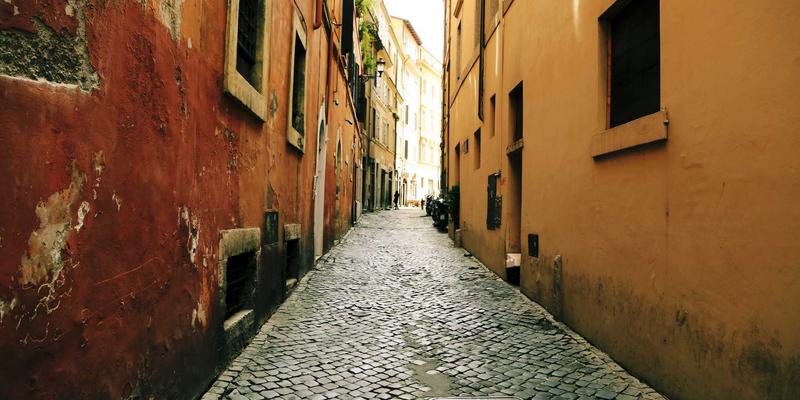 从葡萄园到梳妆台：中国佳美葡萄酒酒泥如何革新美容产品与美发彩妆体验